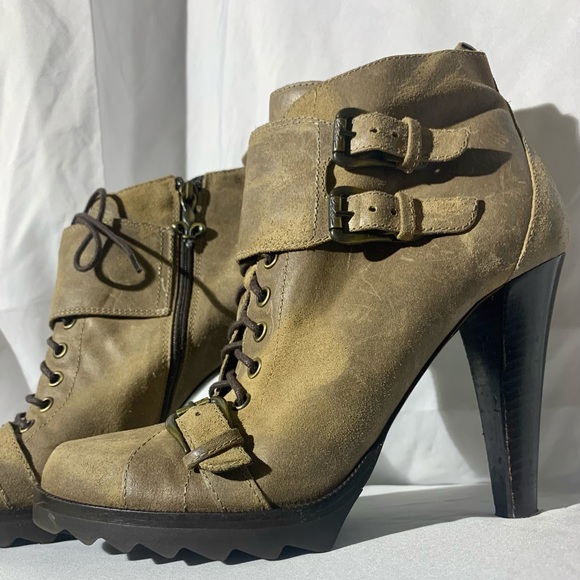 Donald J. Pliner leather heeled boots . - Picture 2 of 10